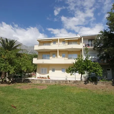 In With Air Conditioning, Wifi, Washing Machine 202-1 Apartment Tucepi