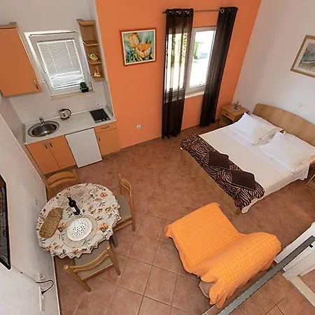 Apartment In With Air Conditioning, Wifi, Washing Machine 202-1